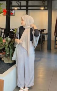 inner hitam strap heels dan scarf outer abu abu