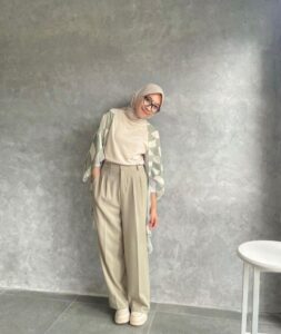 outfit sage green celana kulot linen highwaist dan scarf outer